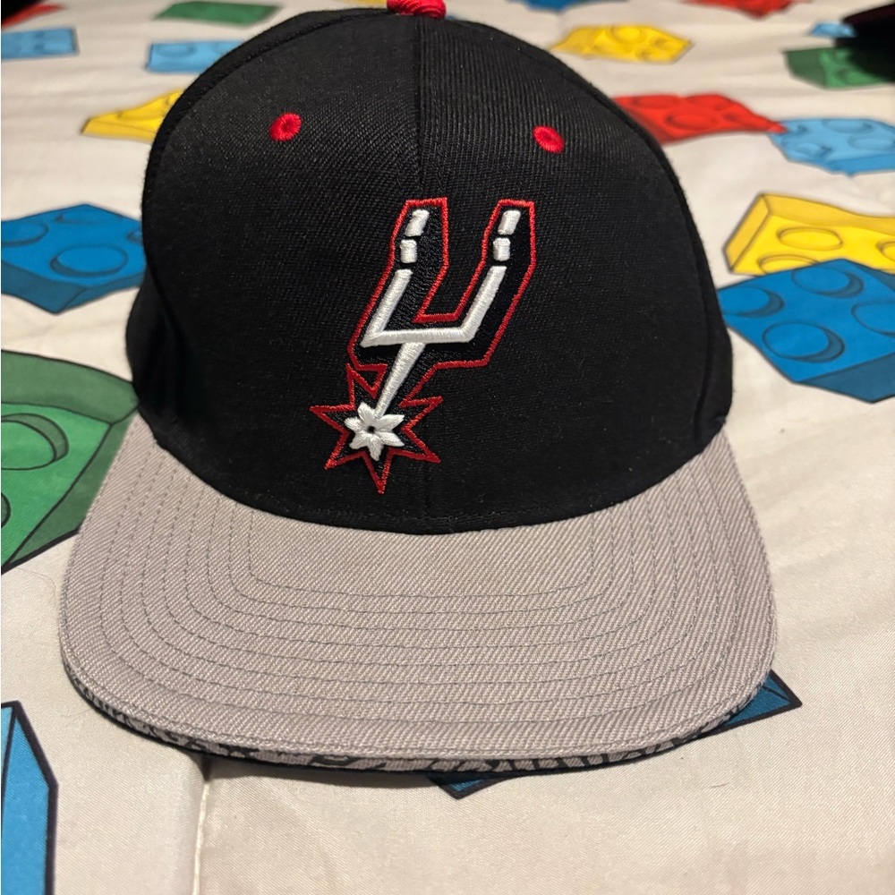 San Antonio Spurs Black and Gray Cap